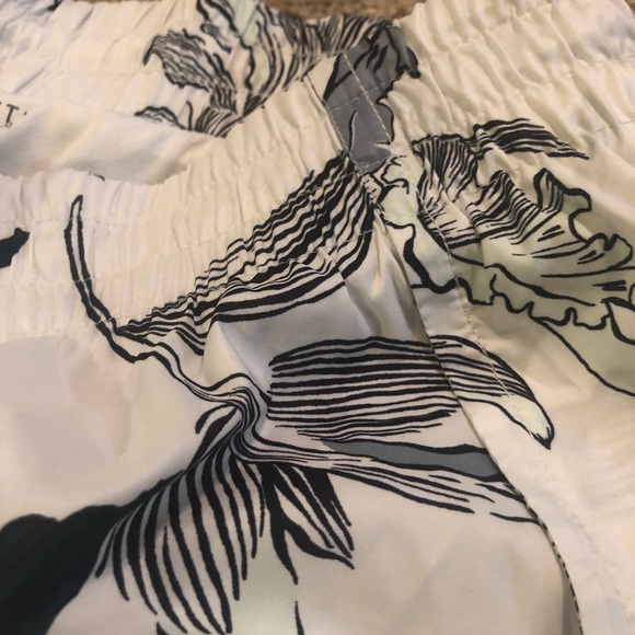 Athleta Running Short - Picture 3 of 9